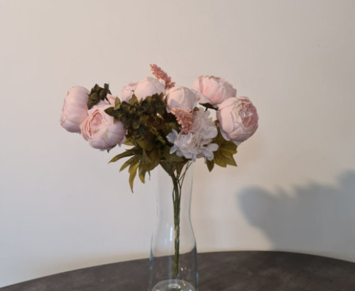 Искусственные нежно-розовые пионы для веранды